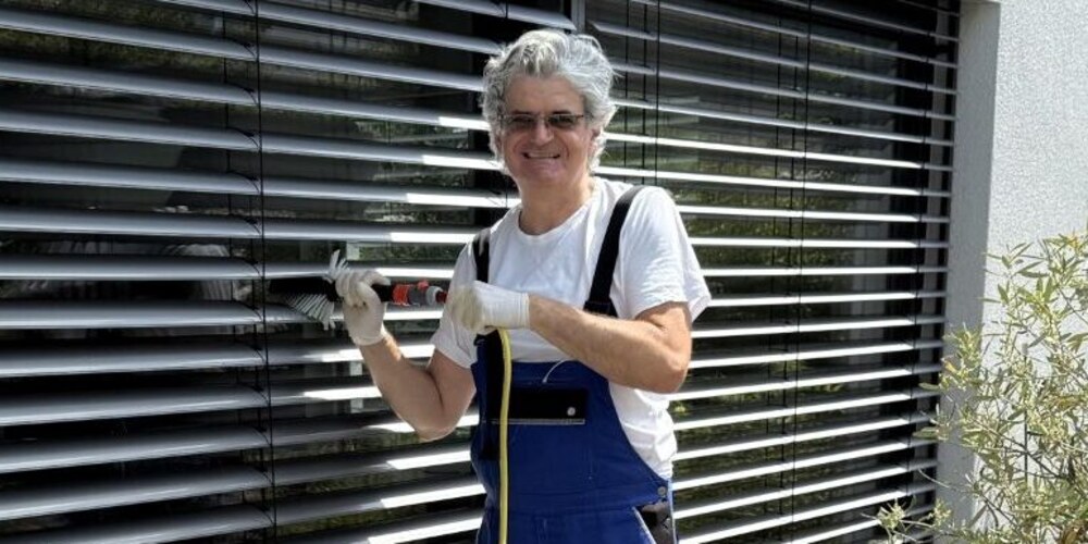 Christof, Fensterputzer aus Pegnitz, bei der Arbeit